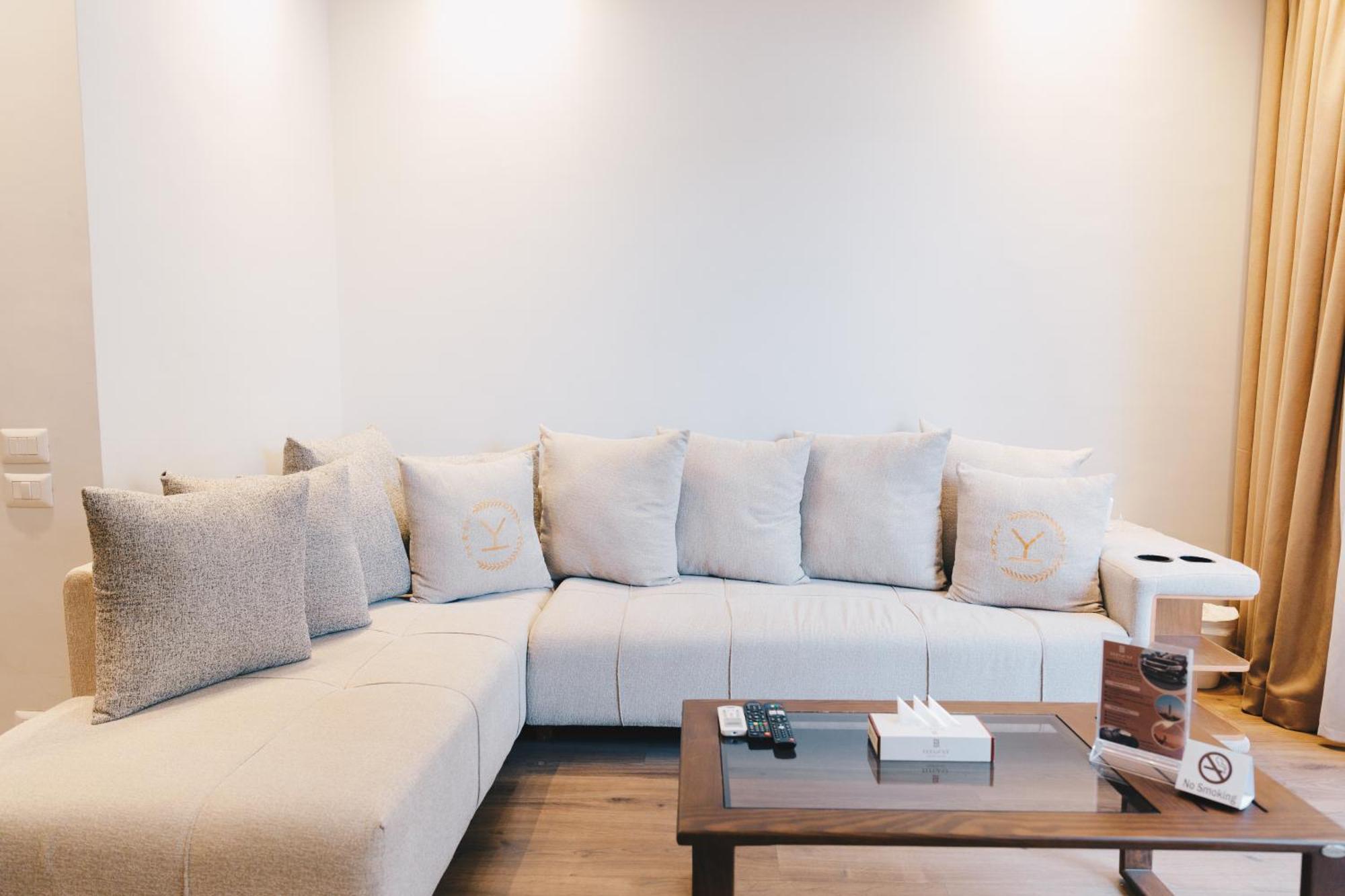 The Suites Near Auc By Elegant Caïro Buitenkant foto